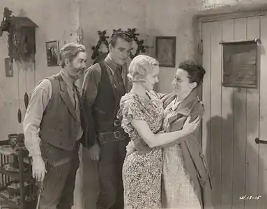 Gabby Hayes, John Wayne, Lucile Browne e Fern Emmett em cena de  Texas Terror