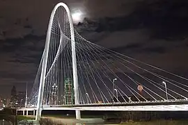 A Ponte Margaret Hunt em Dallas por Santiago Calatrava, 2012