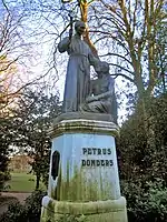 Estátua Petrus Donders por J.P. Maas (1926) no Parque Wilhelmina em Tilburg
