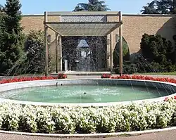 Entrada principal da Casa das Flores