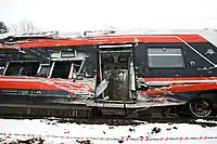 Este é um metrô que ficou totalmente destruído após um descarrilamento.