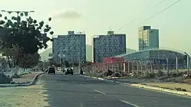 O Business Place Tower e o Zii Hotel, próximo ao Feira Center