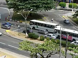 Trânsito na Avenida ACM, no bairro