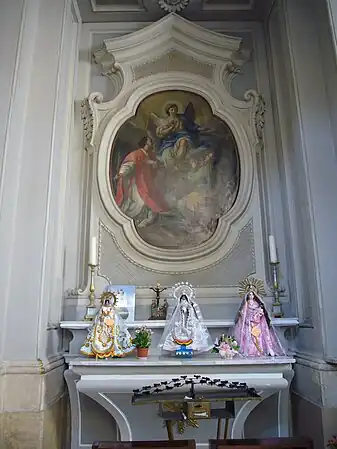 Capela do Arcanjo Gabriel decorado com imagens bolivianas.