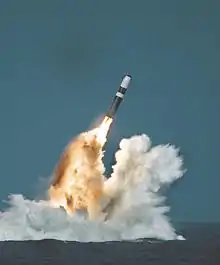 Míssil balístico lançado por submarino nuclear, do tipo Trident II utilizado pela Marinha Inglesa nos submarinos de Classe Vanguard