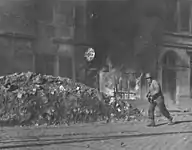 Um militar americano combatendo em Aachen.