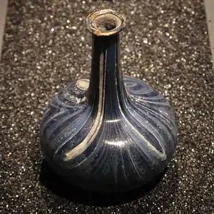 Unguentário vítreo colorido, século I, Mediterrâneo Oriental