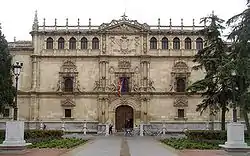 Fachada da Universidade de Alcalá