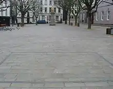 O V na Royal Square na ilha de Jersey, ocupada pelos alemães.