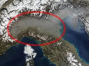 A planície Padana é a zona cinzenta do interior da elipse.