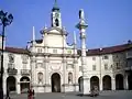 Praça dell'Annunziata e a igreja paroquial, em Venaria Real