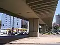 Estrutura do Viaduto São Paulo. À direita, começa a Via Norte-Sul e à esquerda acaba a Avenida Princesa d'Oeste.