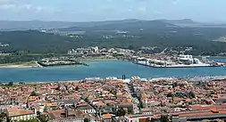 Porto de Viana do Castelo, ao fundo à direita na fotografia