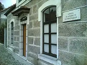 Pormenor de fachada de uma construção em pedra granítica