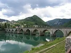 Ponte Mehmed Paxá Sokolović, em Višegrad, Bósnia e Herzegovina.
