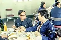 Jornalista húngaro Ferenc Sarkadi Kovács em uma comuna popular