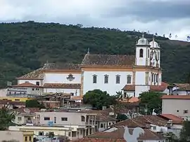 Vista parcial da cidade com a Igreja Matriz de Nossa Senhora do Bom Sucesso, padroeira municipal, em destaque.