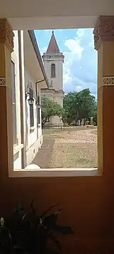 Vista da Igreja pela entrada do Museu Silas Braga Reis