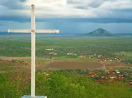 Da esquerda pra direita: 1ª foto: vista do topo do serrote de Ocara; 2ª foto: Igreja matriz de Ocara; 3° foto: vista aérea do centro do município, 4ª foto: vista aérea da praça da fonte na sede da cidade, 5ª foto: entrada da cidade; 6ª foto: desfile cívico do 7 de setembro; 7ª foto: logo da tradicional festa das almas; 8ª foto: vista área da avenida principal.