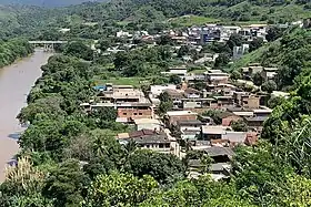 Vista do bairro Manoel Domingos a partir do Nossa Senhora da Penha, com o rio Piracicaba à esquerda.