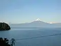 O lago Llanquiue e o vulcão Osorno ao fundo