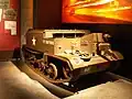 Um tanque lança-chamas de vespa em exposto no Canadian War Museum
