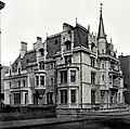 Residência de William K. Vanderbilt, Petit Chateau, 1878–82, Manhattan, por Richard Morris Hunt.