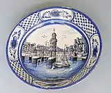 Um prato com imagem da torre