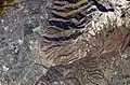 Montes Wasatch vistos do espaço. Draper fica ao longe, para oeste e o Lone Peak projeta a sua sombra na parte superior direita.