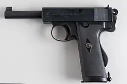 A Webley Self-Loading Pistol em .455 Webley.