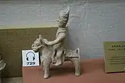 Uma estatueta funerária com um estribo de montagem, datada de 302, desenterrada perto de Changsha.