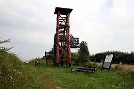 Torre de observação em uma colina acima de Frampol