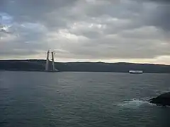 Pilares de Poyrazköy (vistos de Garipçe em janeiro de 2014)