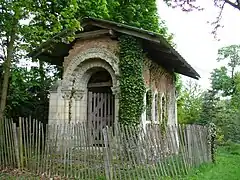 A capela do parque Caillebotte.
