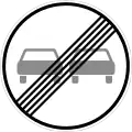 rundes Schild mit zwei grauen Autos auf weißem Grund, mit mehreren schwarzen Strichen von links unten nach rechts oben durchgestrichen